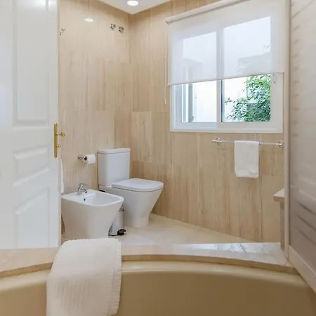 19 Duquesa Del Duque 3 Bedrooms Villa