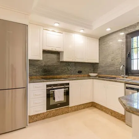 19 Duquesa Del Duque 3 Bedrooms ヴィラ *