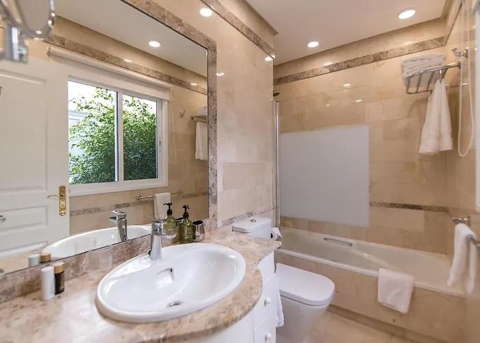 Villa 19 Duquesa Del Duque 3 Bedrooms *