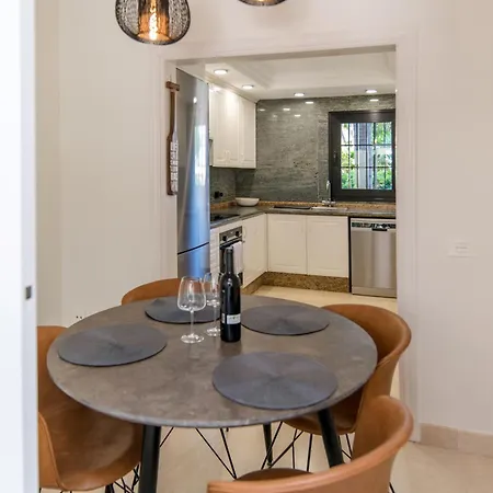 빌라 19 Duquesa Del Duque 3 Bedrooms