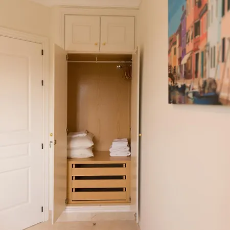 19 Duquesa Del Duque 3 Bedrooms *